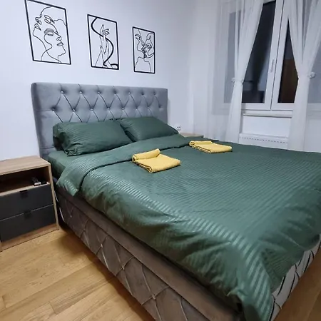 Dea Lux - Garage Parking -wifi * Novi Sad